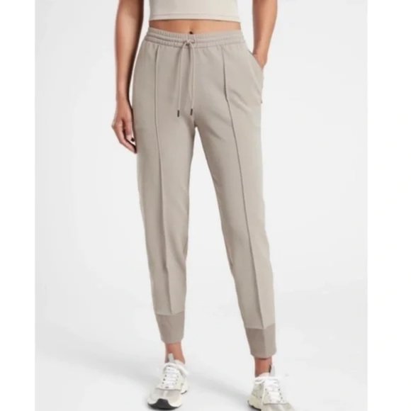Athleta Pants - Athleta Endeavor Jogger Size 4